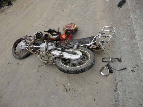 تصادف یک دستگاه موتور سیکلت با تریلی در شهر نشتیفان