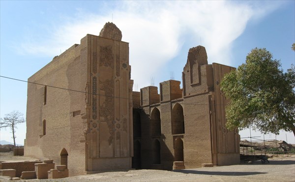 ساخت‌وساز تا حریم ۳ کیلومتری مسجد و شهر تاریخی زوزن ممنوع