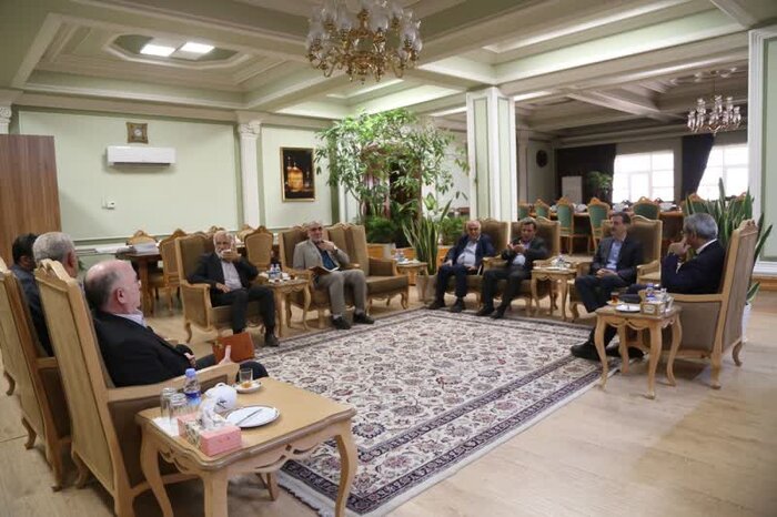 استاندار خراسان رضوی: ایجاد مناطق آزاد تجاری مشترک با کشورهای افغانستان و ترکمنستان در دوغارون، سرخس و خواف می‌تواند مسیر تعاملات اقتصادی ایران با همسایگان را تسهیل کند